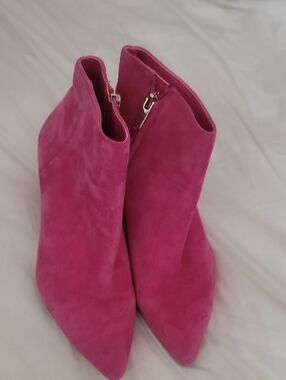 Sam Edelman Kinzey Fuchsia Suede Pointed-Toe Ankle Booties